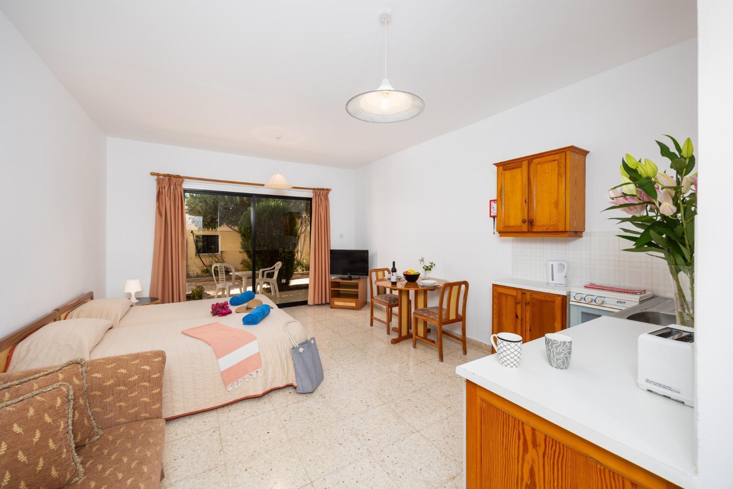 Tavros Hotel Apartments Polis Room photo