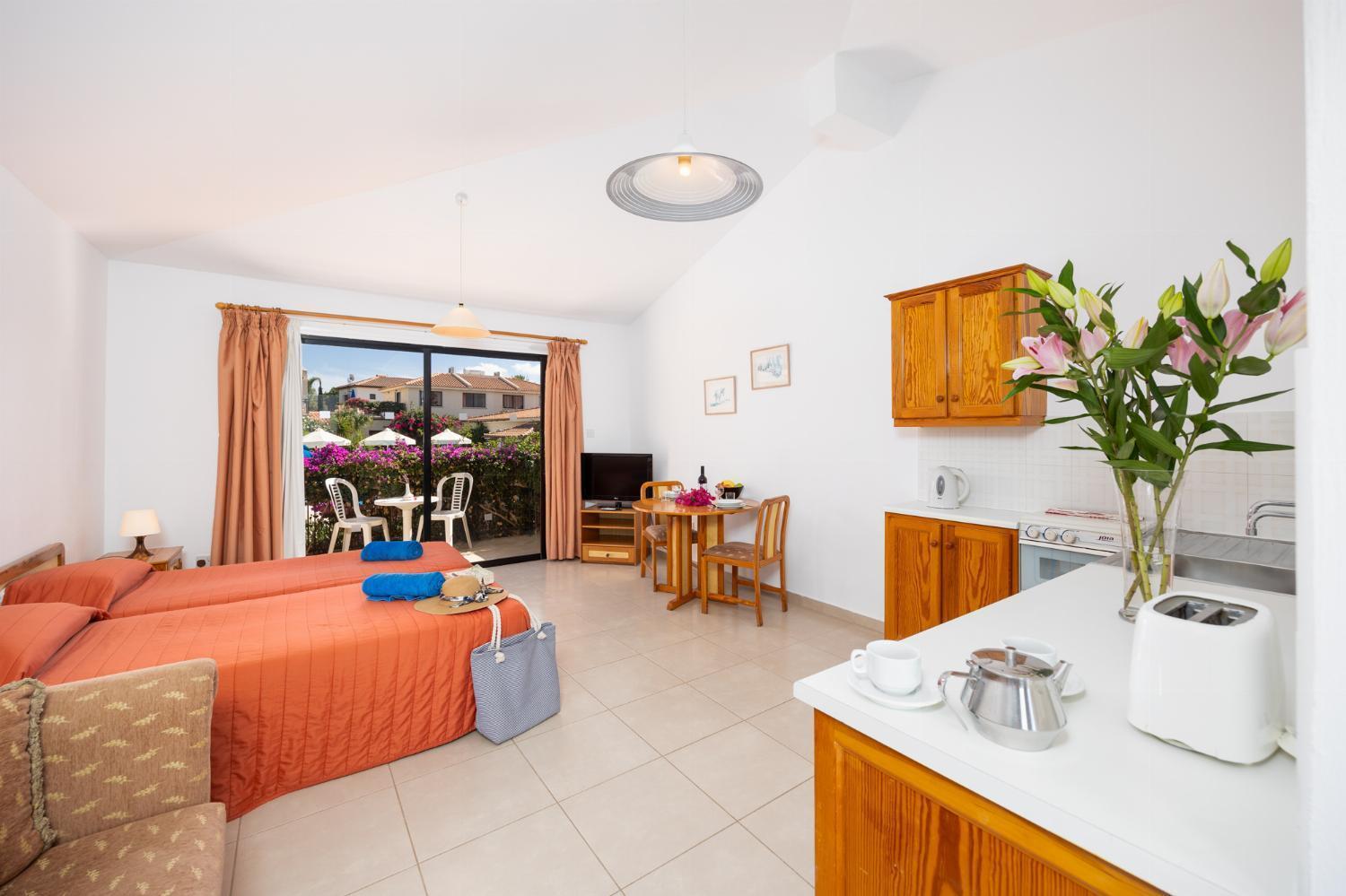 Tavros Hotel Apartments Polis Exterior photo