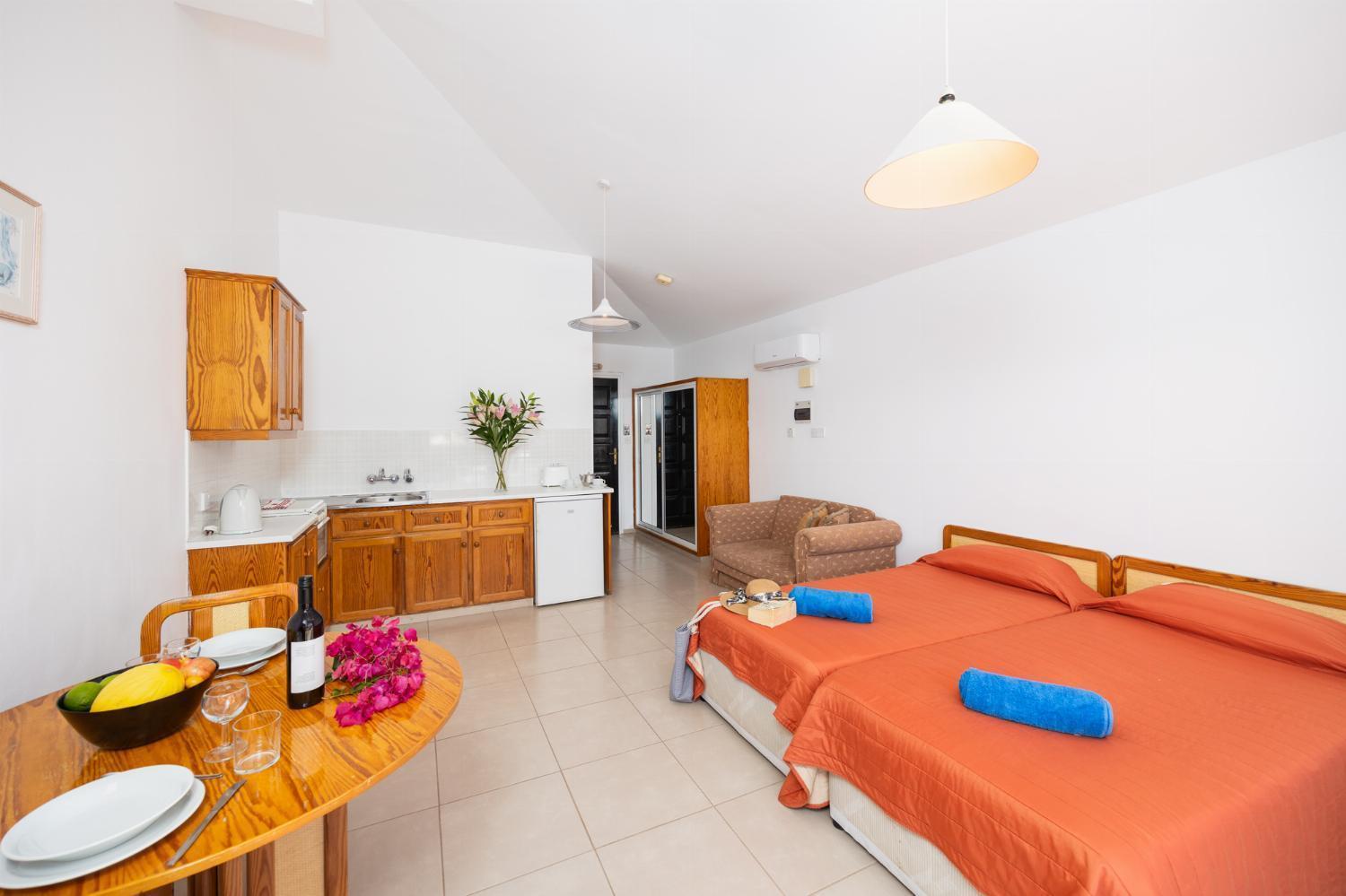 Tavros Hotel Apartments Polis Exterior photo