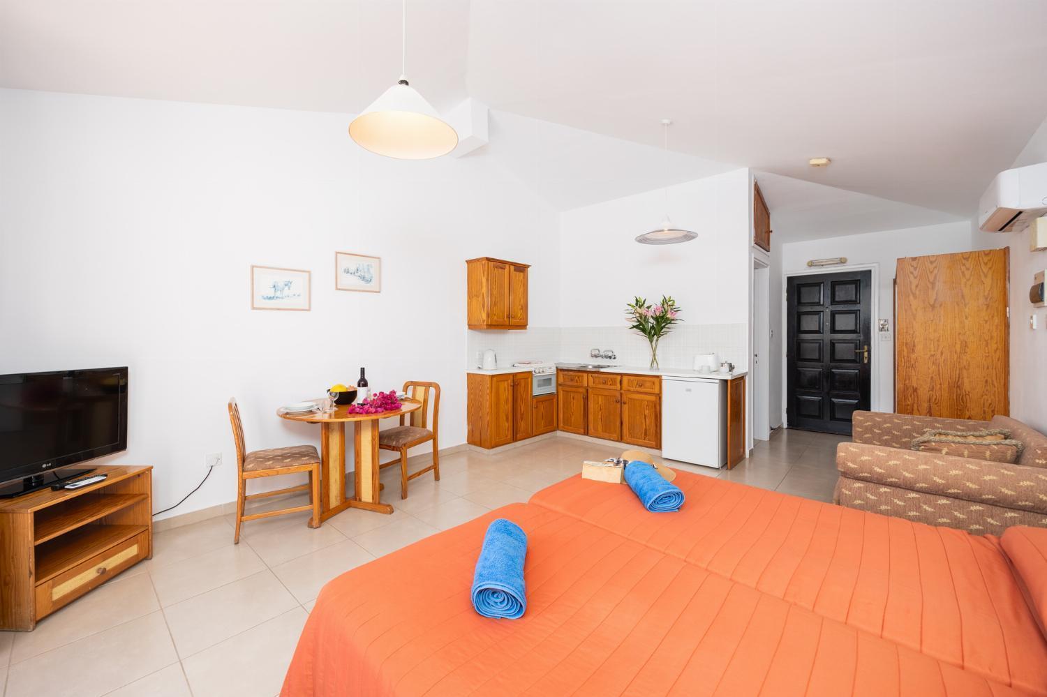 Tavros Hotel Apartments Polis Room photo